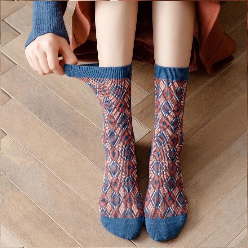 Retro geruite gebreide sokken