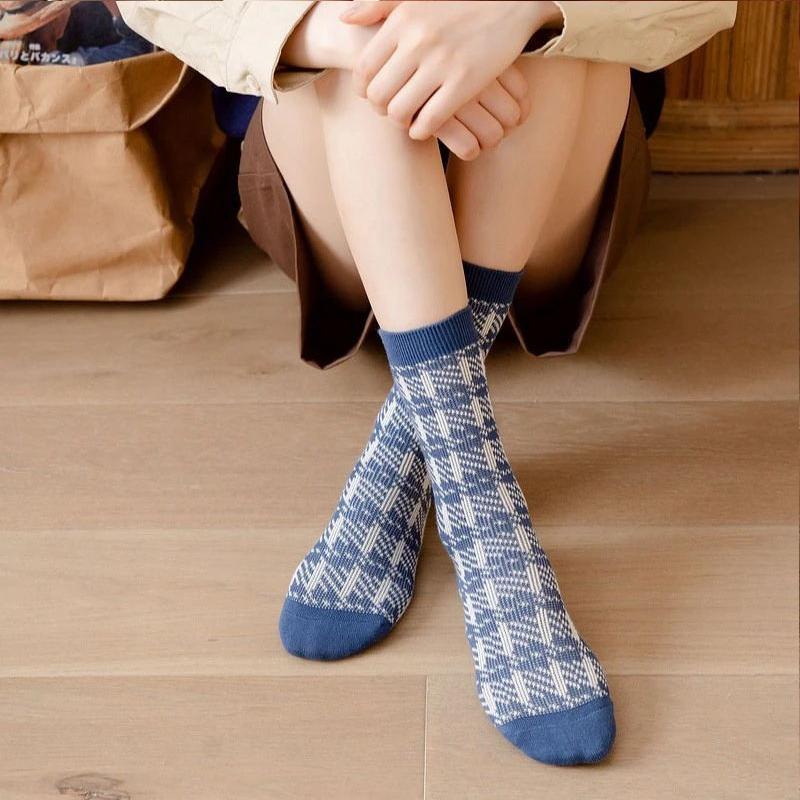 Retro geruite gebreide sokken