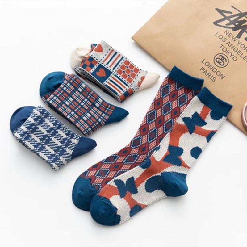 Retro geruite gebreide sokken