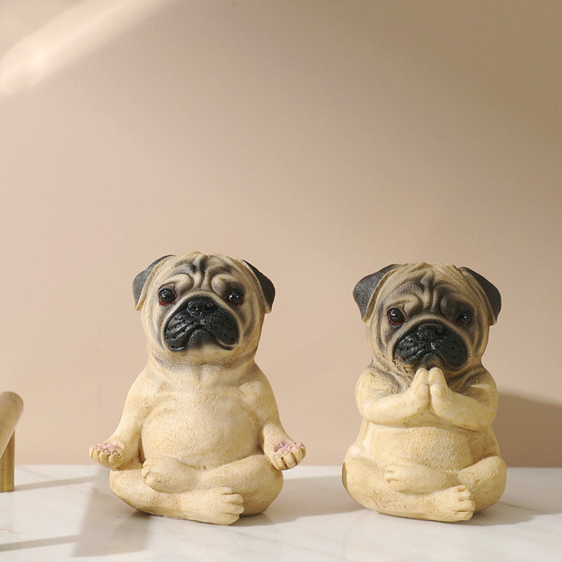 Buldog yoga standbeeld