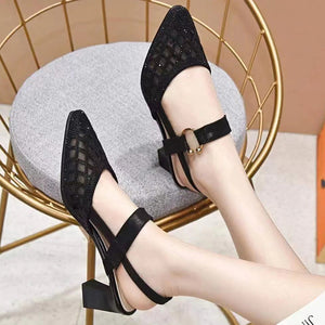 Sandalen met enkelbandje en strassteentjes met spitse neus