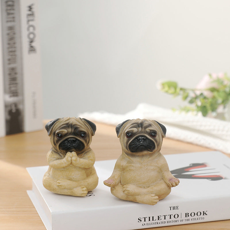 Buldog yoga standbeeld