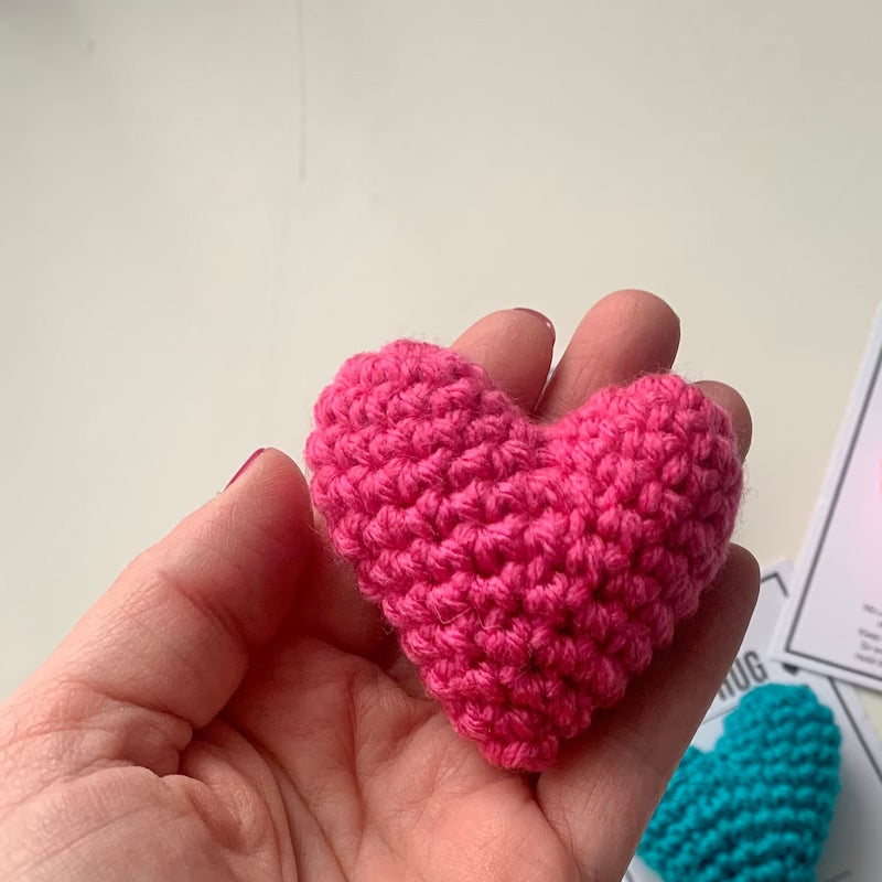 Pocket knuffel gehaakt hart klein geschenk