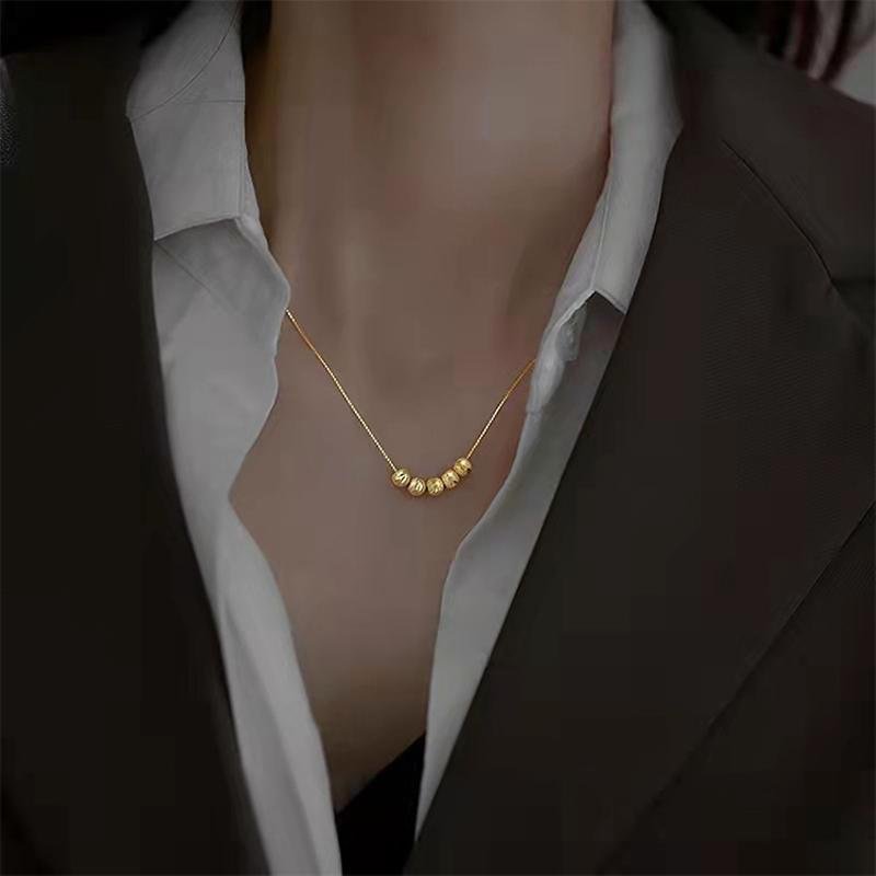 Overdracht kralen ketting en armband