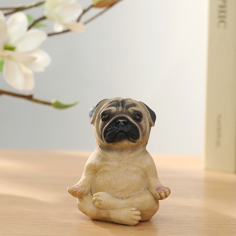 Buldog yoga standbeeld