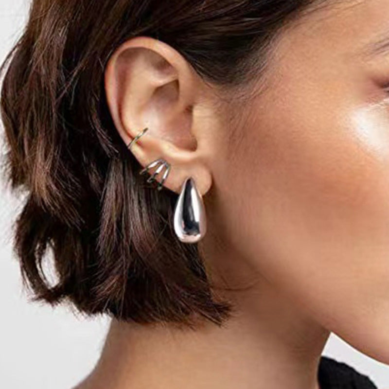 Eenvoudige oorbellen met waterdruppels