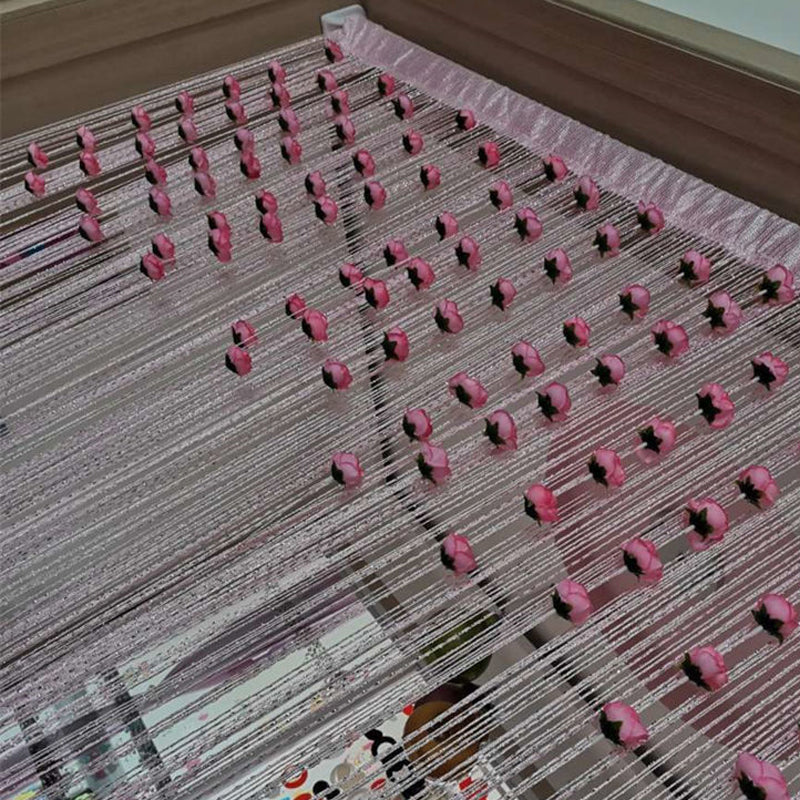 Deurgordijn met rozendraad