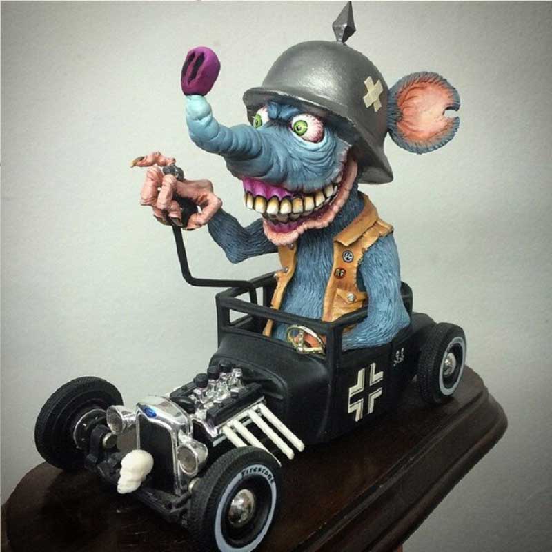 Boos monster standbeeld