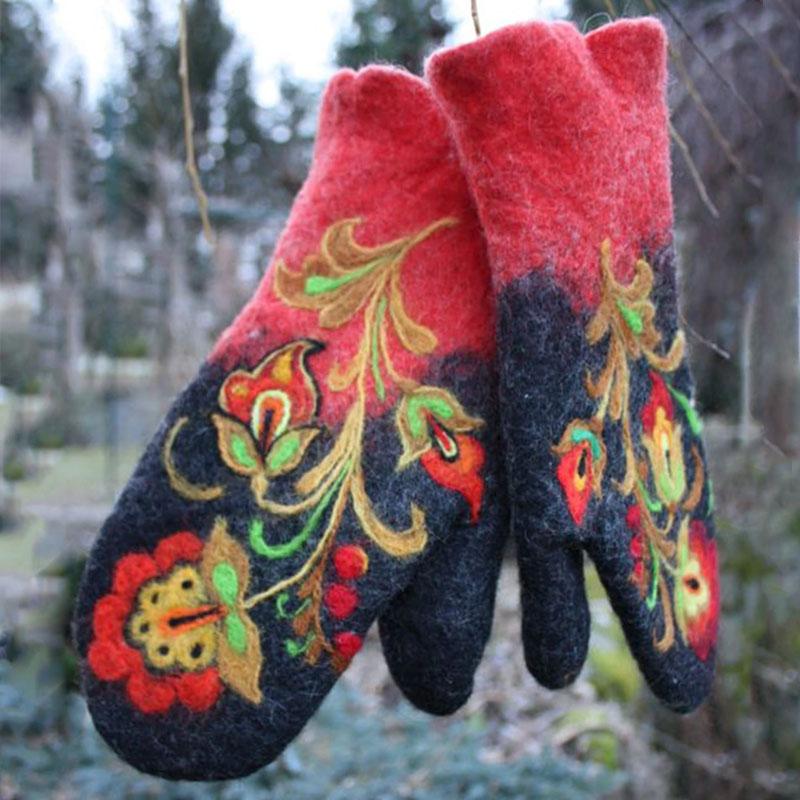 Borduurwanten met kerstbloemen
