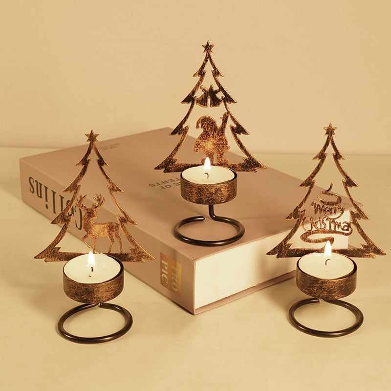 IJzeren kaarsenhouder in de vorm van een kerstboom