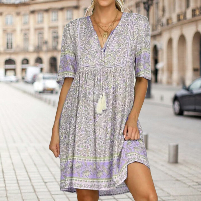 Losvallende jurk met V-hals en print