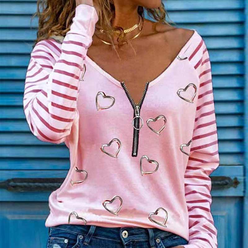 Top met diepe v-hals en hartprint