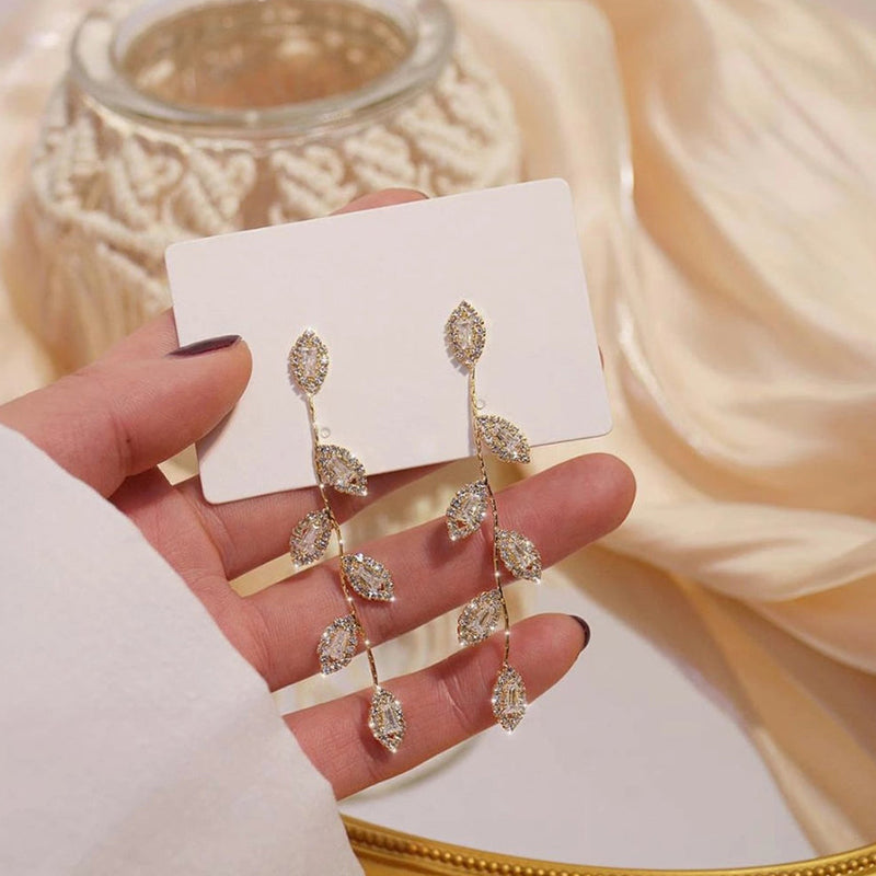 Oorbellen met glanzend zirkoonblad