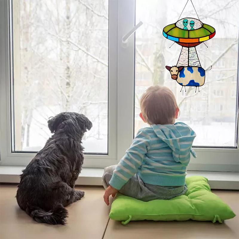 Geschilderde UFO Koe Hanger