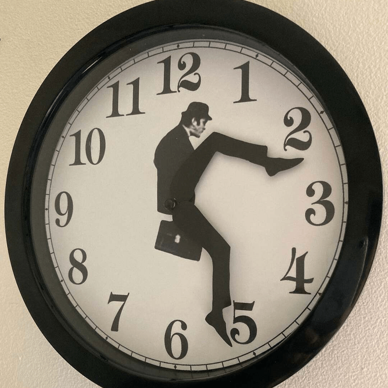 Finebay™ Ministry of Silly Walks Clock