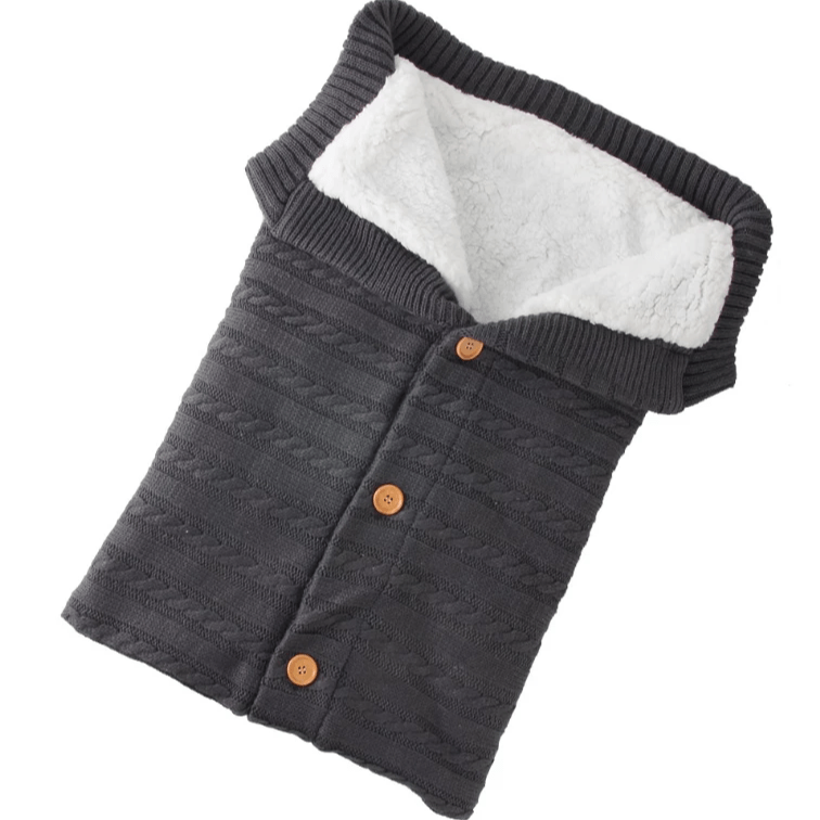 Gebreide slaapzak met knopen voor baby