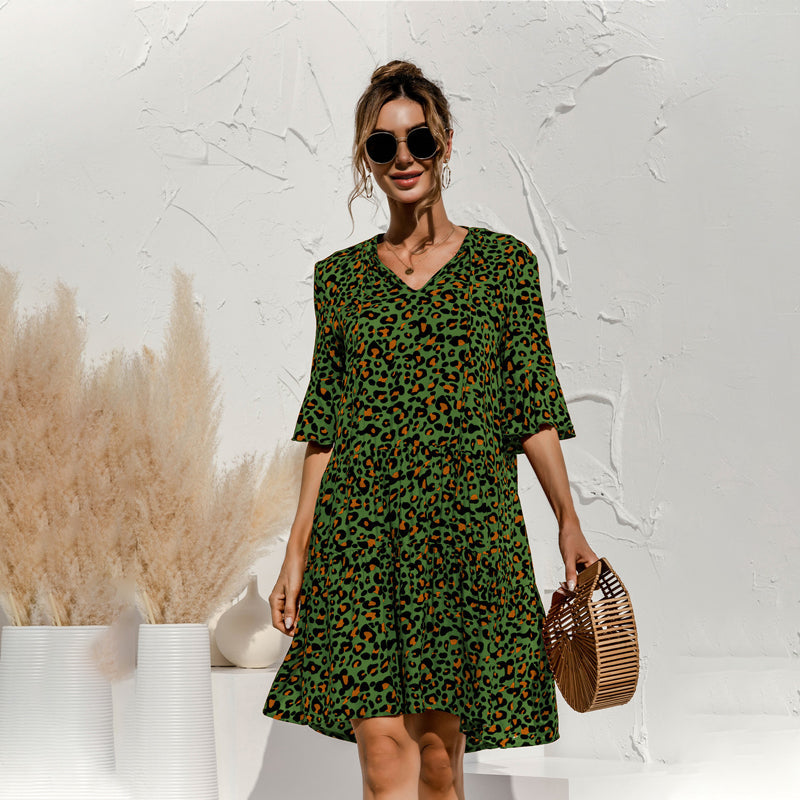 Producten Jurk in cakevorm met V-hals en uitlopende mouwen