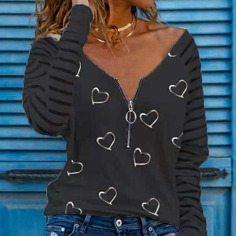 Top met diepe v-hals en hartprint