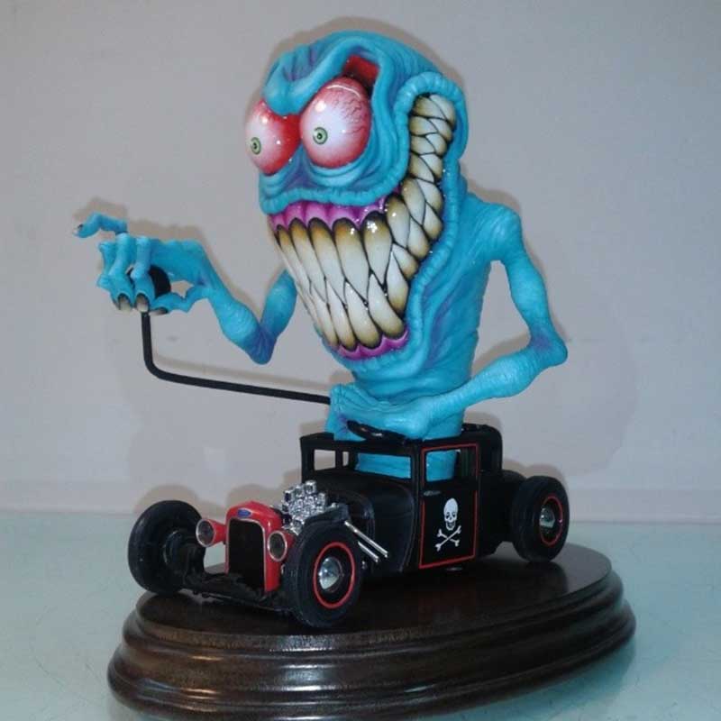 Boos monster standbeeld
