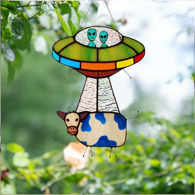 Geschilderde UFO Koe Hanger