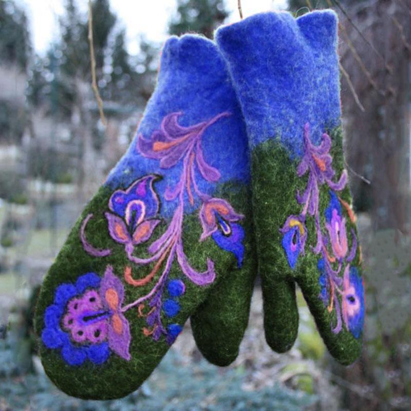 Borduurwanten met kerstbloemen