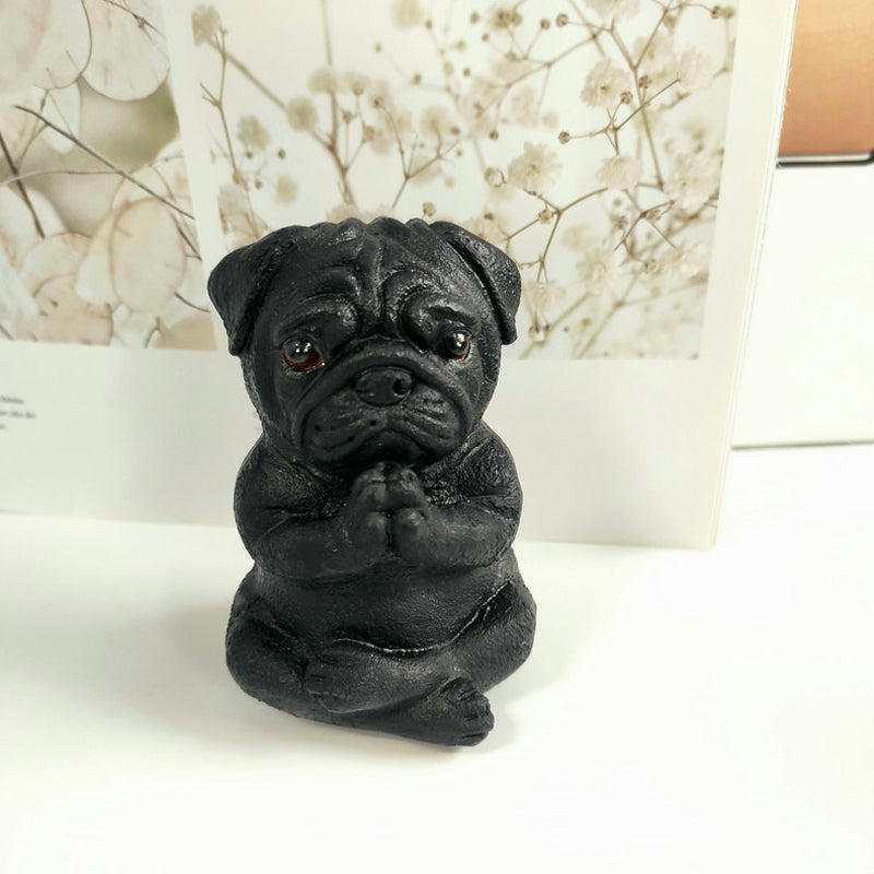 Buldog yoga standbeeld