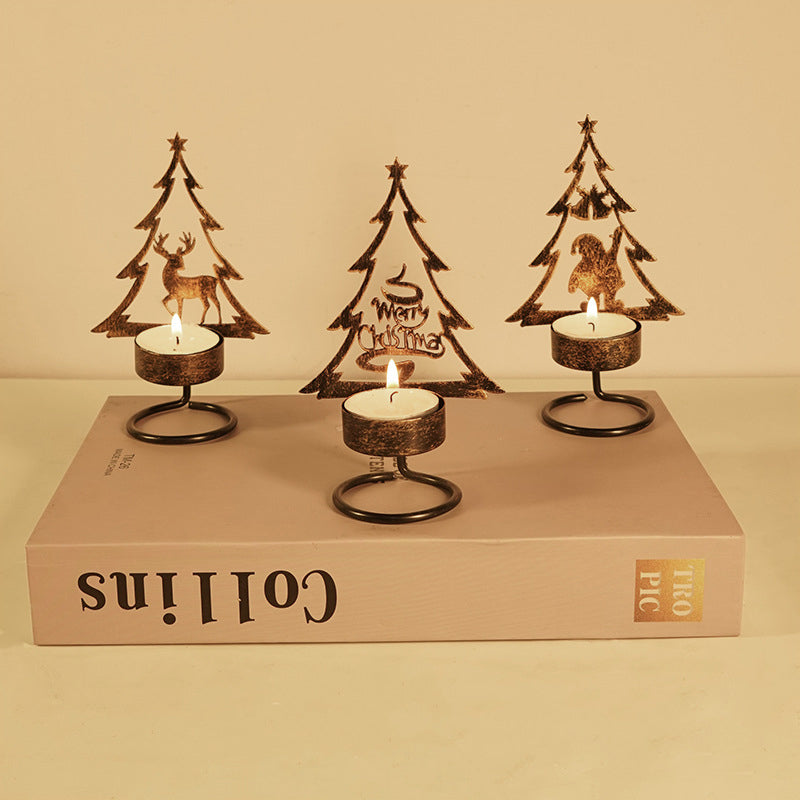 IJzeren kaarsenhouder in de vorm van een kerstboom