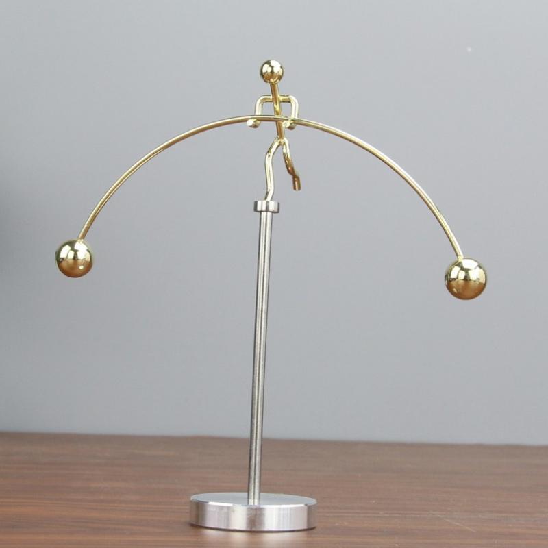 Nieuw klein roterend Iron Man-ornament