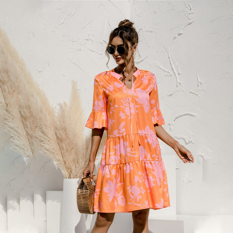 Producten Jurk in cakevorm met V-hals en uitlopende mouwen