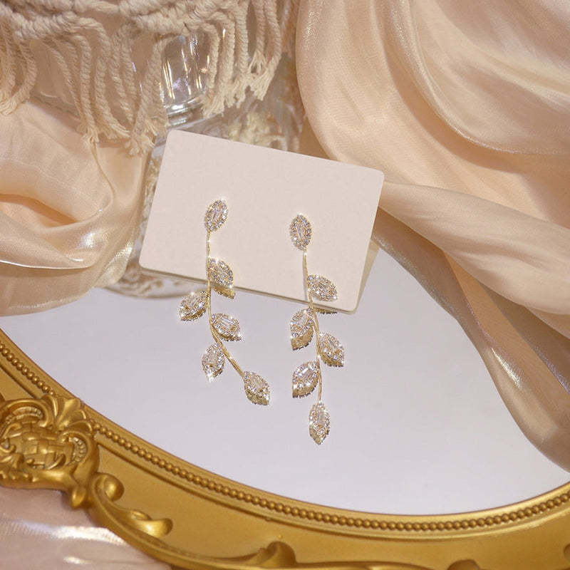 Oorbellen met glanzend zirkoonblad