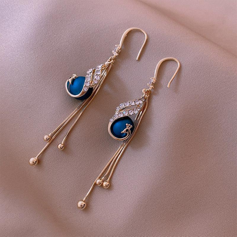 Elegante pauwenoorbellen (2 kleuren)