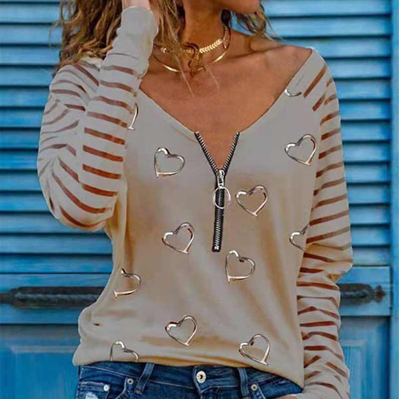 Top met diepe v-hals en hartprint