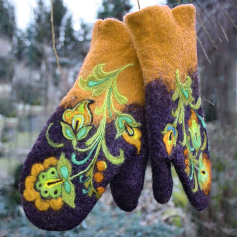 Borduurwanten met kerstbloemen