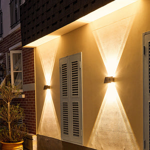 Buitenwandlamp op zonne-energie