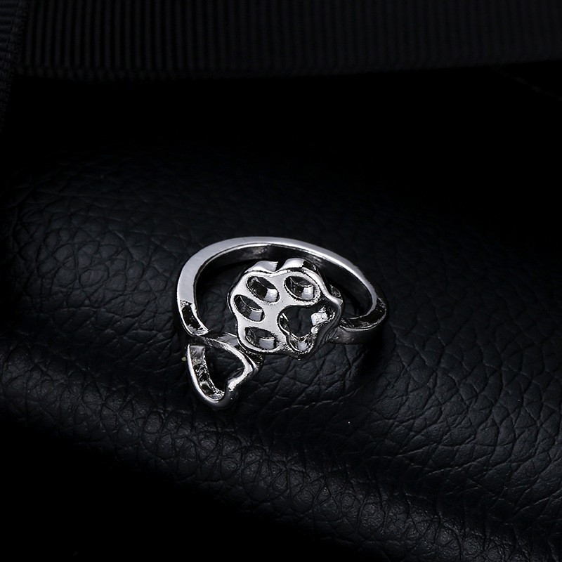 Uitgesneden hart hond poot ring