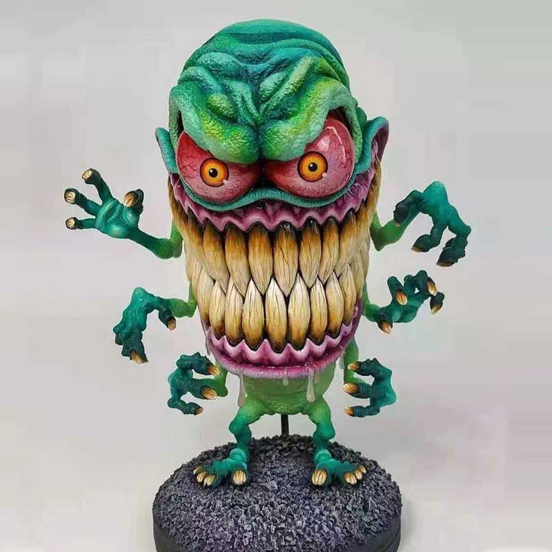 Boos monster standbeeld