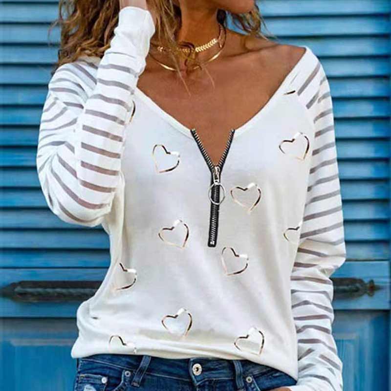 Top met diepe v-hals en hartprint