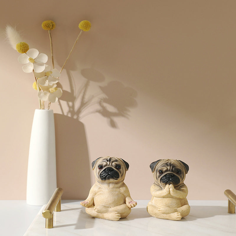 Buldog yoga standbeeld