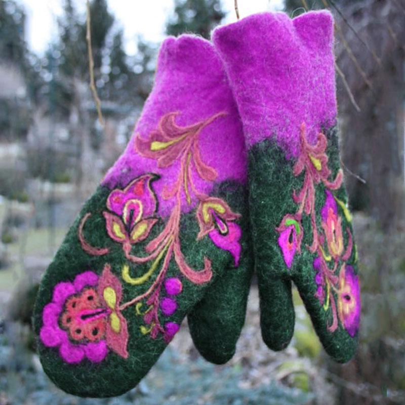 Borduurwanten met kerstbloemen