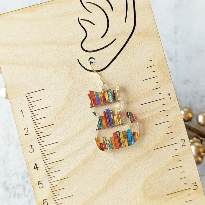 Kat Oorbellen Met Boeken