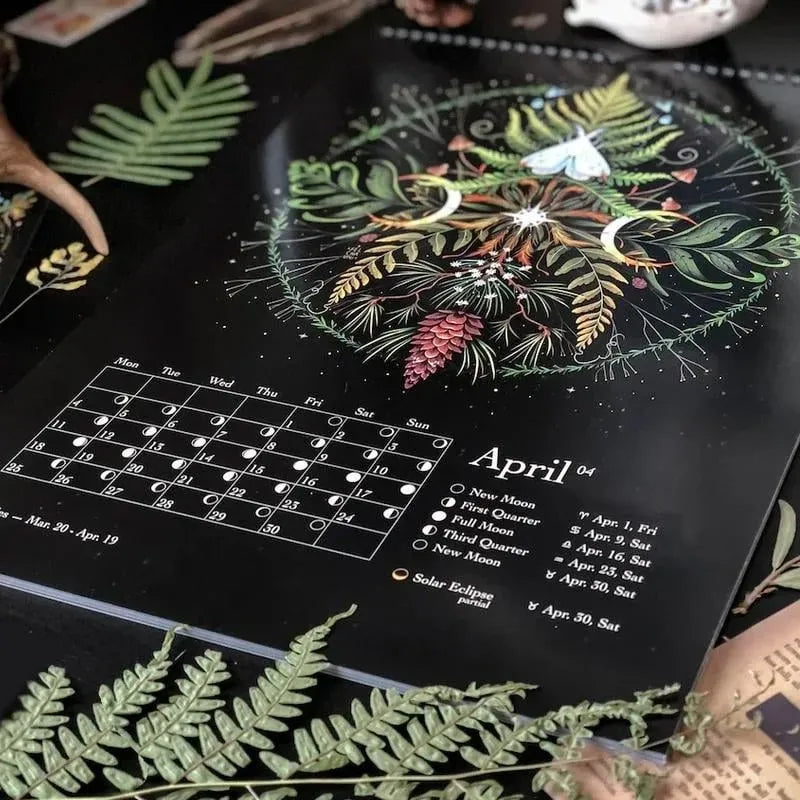 2024 Donkere Woud Maankalender