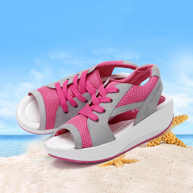Ademende plateausandalen met sleehak