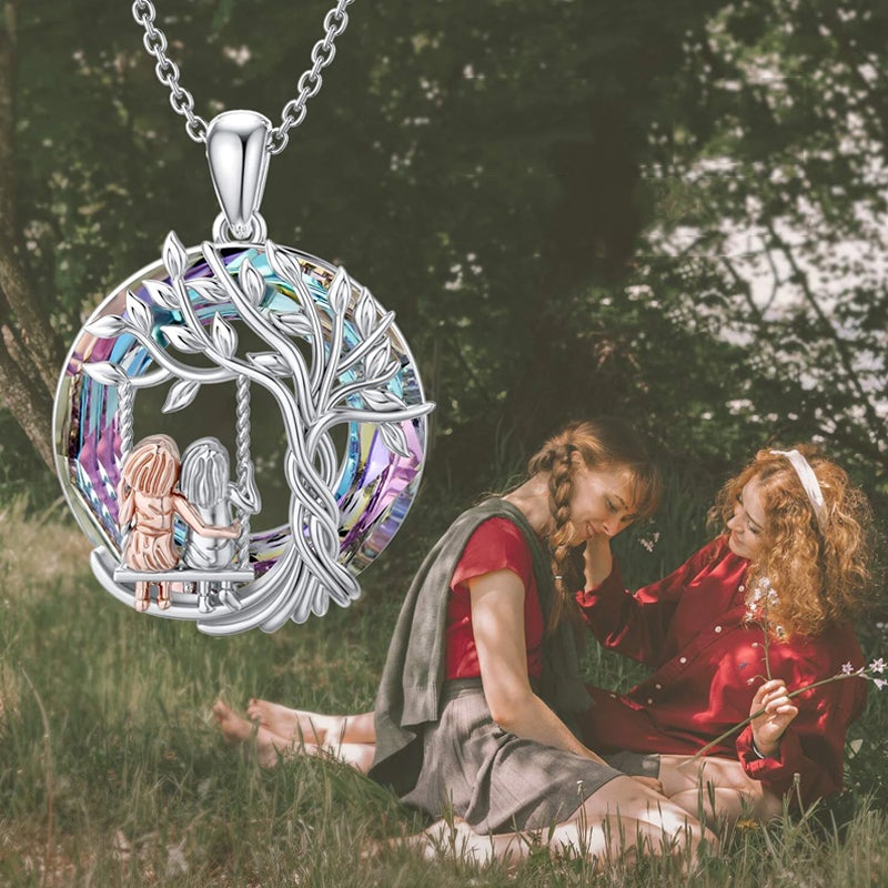 Zus op de schommel ketting