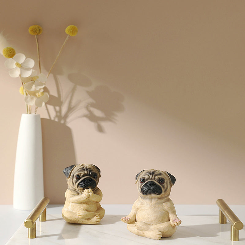 Buldog yoga standbeeld