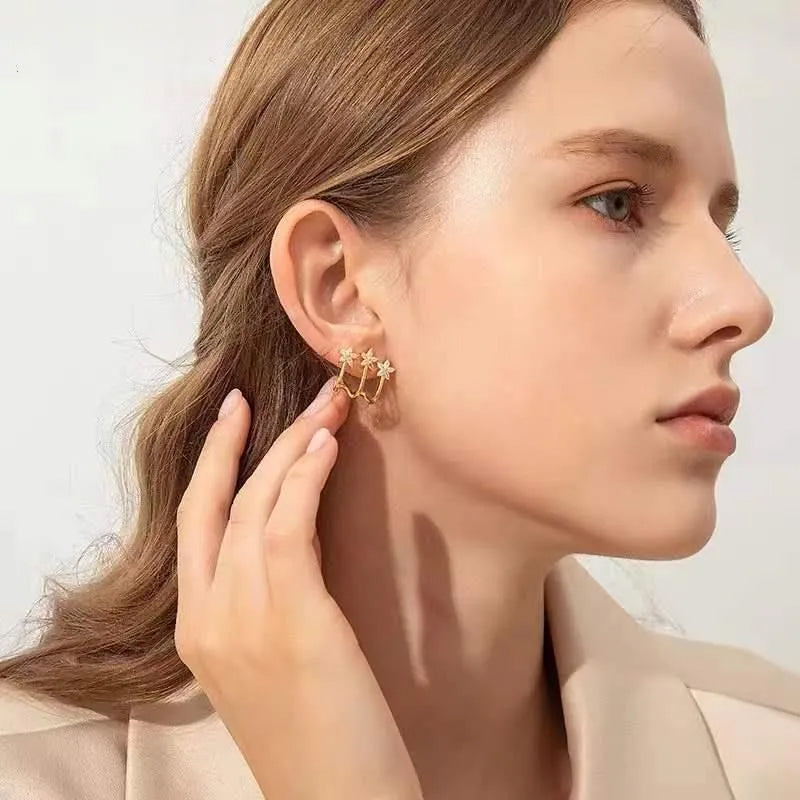 Drie bloem een doorboorde oorbellen