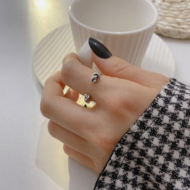 Zilveren eenvoudige knoop ring