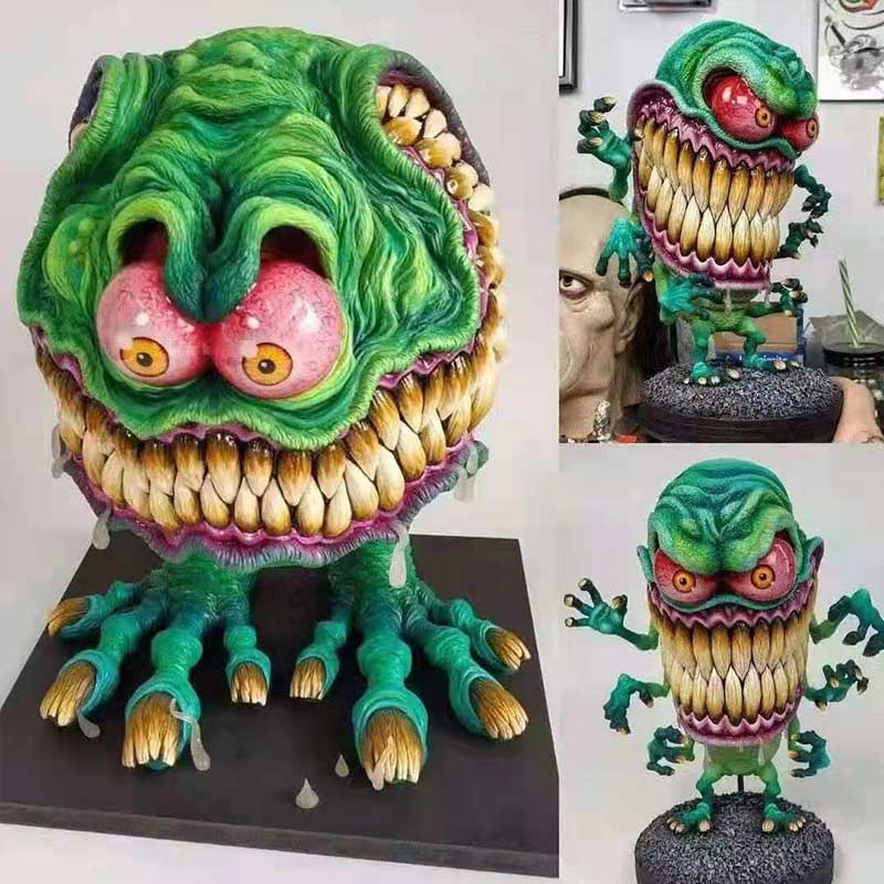 Boos monster standbeeld