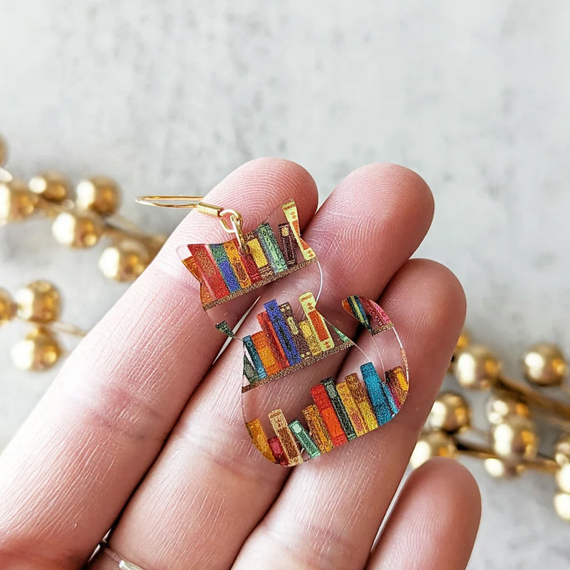 Kat Oorbellen Met Boeken