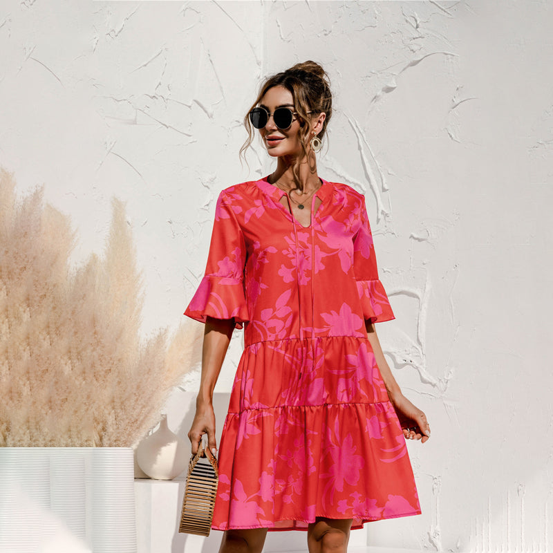 Producten Jurk in cakevorm met V-hals en uitlopende mouwen