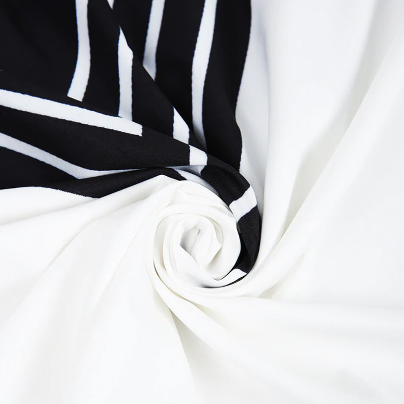 Zwart-witte midi-jurk met matrozen streep en zijzakken